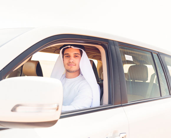 من يقود أغلى السيارات بالإمارات ؟