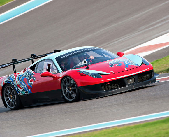 هكذا يمكنك قيادة سيارة فيراري 458 GT  في أبو ظبي