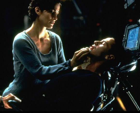 شركة لندنية تمول مشروعاً لتصميم عالم مواز مماثل لعوالم أفلام MATRIX