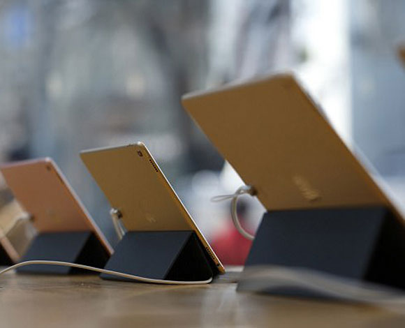 جوجل تنافس مساعد الذكاء الصناعي siri الخاص بشركة أبل