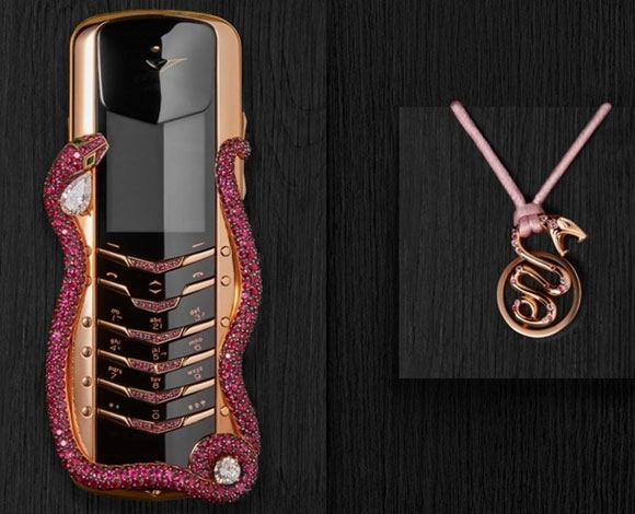 شركة Vertu تنتج هاتفاً نقالاً جديداً مرصعاً بقطع من الياقوت الأحمر