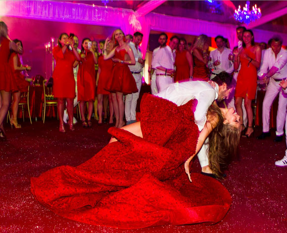 نظرة على زفاف وريثة سواروفسكي وفستانها البالغ سعره مليون دولار