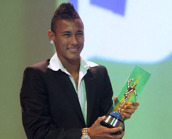 نيمار... هكذا يجني النجم البرازيلي ملايينه وهكذا ينفقها