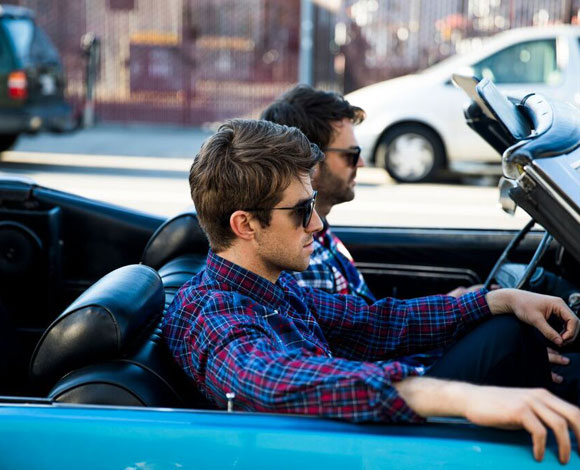 علامة TOMMY HILFIGER تُعلن عن تعيين فريق THE CHAINSMOKERS سفيراً عالمياً لعلامة TOMMY HILFIGER الرجالية