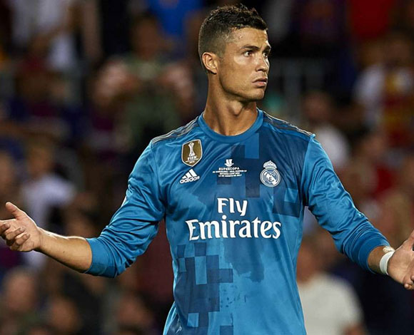 سر رقم "7" مع لاعب الكرة كريستيانو رونالدو