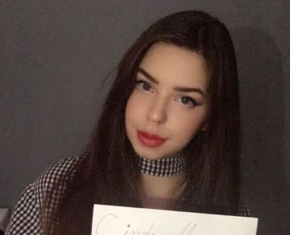 عذريتها للبيع في مزاد على الإنترنت