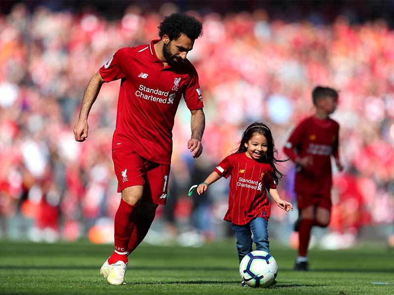 بعد فيديو غناء ابنة محمد صلاح بالانجليزية... تركي آل شيخ يرحب بمكة بموسم الرياض للترفيه