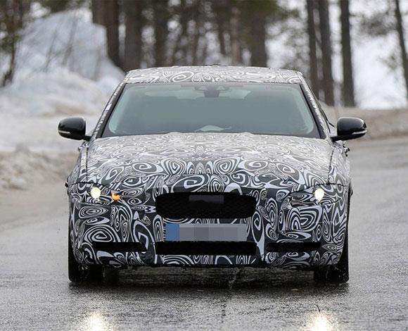 جاغوار إكس إي 2016 ستُزَوَّد بمحرك V6 الخاص بسيارة إف تايب