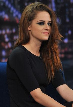 كريستين ستيورات تطيح كايت ميدلتون في ميزان الأناقة