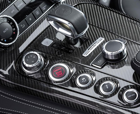 مرسيدس تكشف عن دواخل سيارتها الكوبيه الجديدة AMG GT
