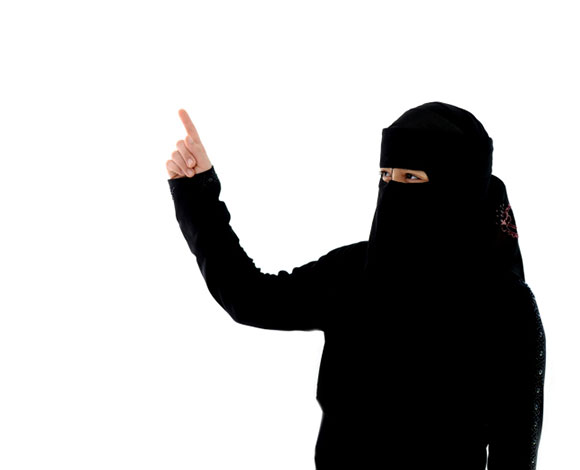 سعودي يطلّق زوجته بسبب علبة سجائر!