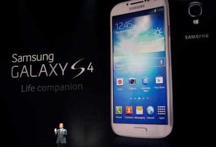 رائد يكشف تفاصيل S4 Galaxy الجديد من سامسنونغ