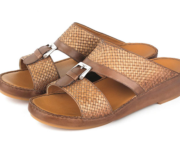 "سانتوني - Santoni" تطرح مجموعة الصندل العربي التقليدي