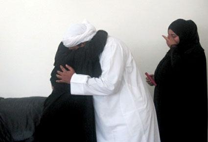 شرطة دبي تجمع أخاً وأختاً بأمّهما بعدما فرّقهم والدهم ل ‬33 عاماً