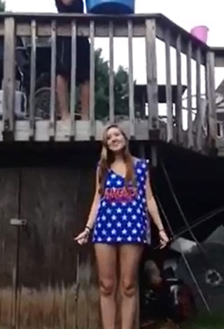 بالفيديو: أسوأ تحديات دلو الثلج Ice Bucket Challenge