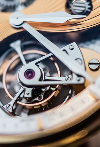 ساعة TE8 Tourbillon من Arnold & Son اناقة كلاسيكيّة بتقنيّات متقدّمة
