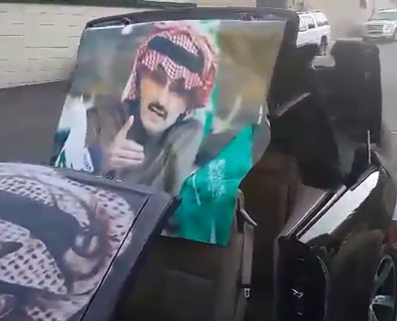 بالفيديو والصور: مواطن سعودي يهدي الوليد بن طلال سيارة بي ام دبليو