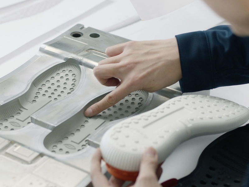 "تود" تطلق حذاء SHOEKER الجديد في إطار رؤيتها الثورية NO_CODE