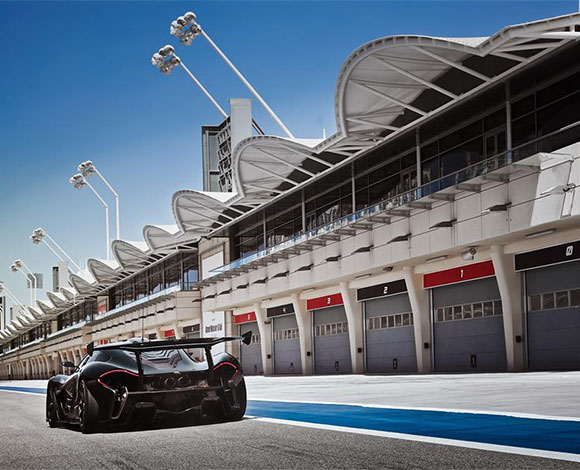 "ماكلارين P1 GTR" تكشف عن مقصورتها الداخلية