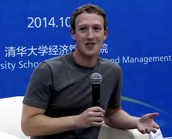 هذا هو السر وراء ارتداء زوكربيرغ التي شيرت نفسه