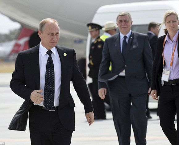 بالفيديو- هكذا تعامل بوتين مع حراسه الشخصيين