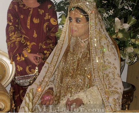 سعودي يطلق عروسه ليلة الزواج عند رؤيته وجهها