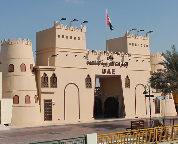 "جناح الإمارات" في القرية العالمية: طابع معماري يعكس تقاليد الضيافة الأصيلة