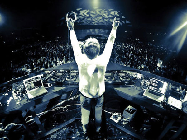 كيف كانت اجواء حفلة Armin van Buuren في ابوظبي؟
