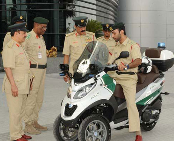 شرطة دبي تكشف عن أول دورية مرورية ذكية بالدراجات النارية