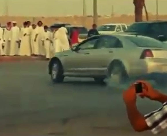 تفحيط كابرس استعراضي مدهش... بالفيديو