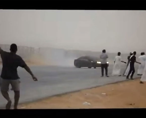 تفحيط كابرس عنيف يصطدم بأحد المتجمهرين “صغار السن”