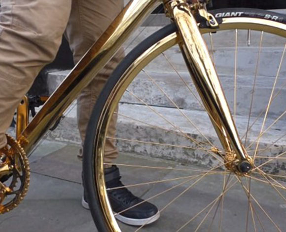 دراجة ذهبية سعرها يتجاوز سعر فيراري... هل تشتريها؟