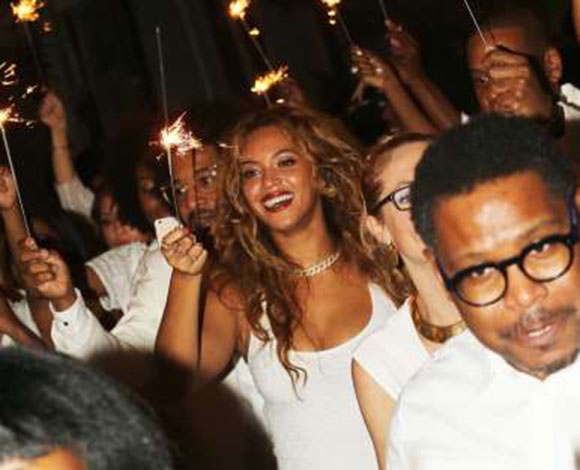 "Solange Knowles" شقيقة "بيونسيه" تتزوج في شوارع نيو اورليانز