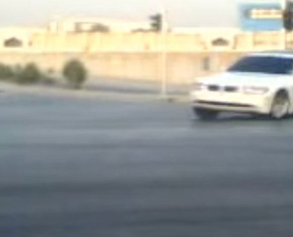 بالفيديو  - شاب يتحدّى الشرطة بالتفحيط