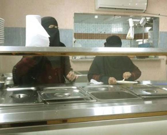افتتاح مطعم في السعودية طاقمه نساء بالكامل