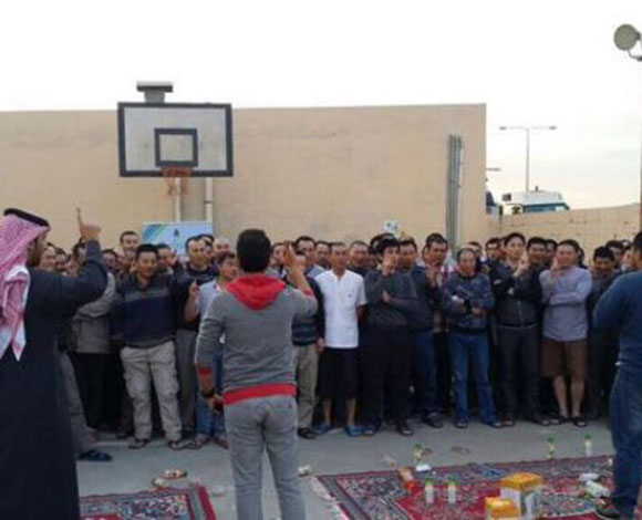 بسبب الجنازة المهيبة للملك عبد الله.. 150 صينيا يشهرون إسلامهم في هذا الفيديو