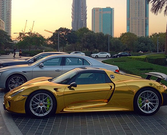 بورش 918 سبايدر اول سيارة يتم طلاؤها بالذهب والكروم في العالم