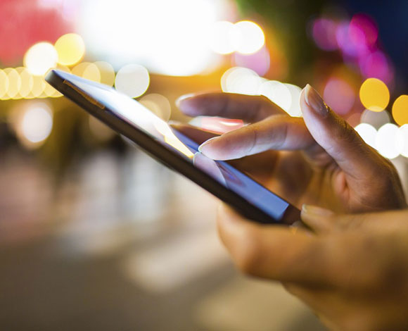 إلى مستخدمي هواتف "آبل" وخاصة ايفون 6... احذروا جيّداً
