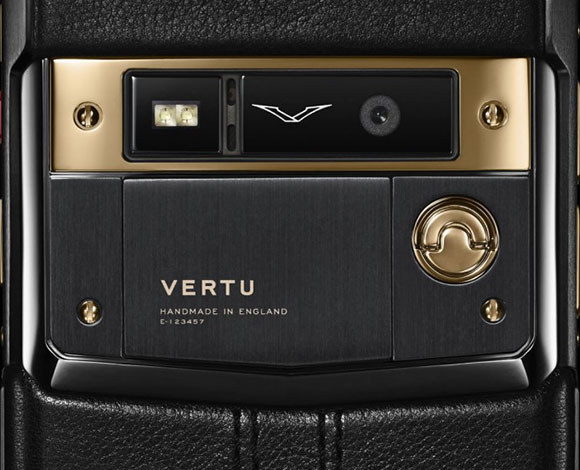 هاتف Pure Jet Red Gold من Vertu... إبداع تقني