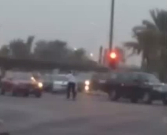 بالفيديو: السماء تمطر أموالاً في دبي!
