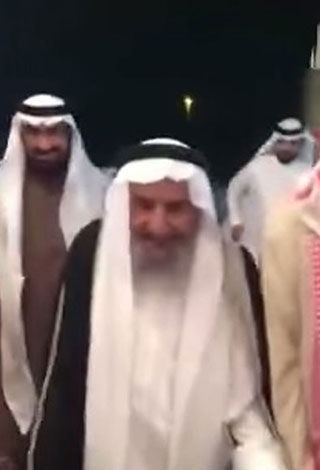 مسن سعودي عمره 100 عام يتزوج ويحتفل بزفافه بالفيديو