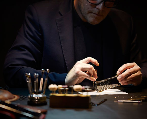 Vertu الفاخرة تطرح خدمة التعديل بحسب الطلب في دولة الإمارات