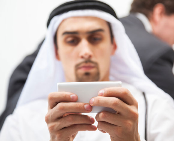 ما السر وراء عشق أبناء الخليج للأجهزة الذهبية؟