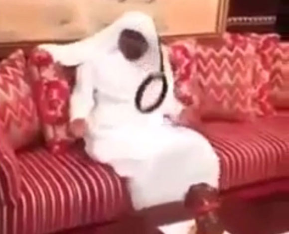 لعبة تخيف سعودي بطريقة مضحكة جدا شاهد الفيديو