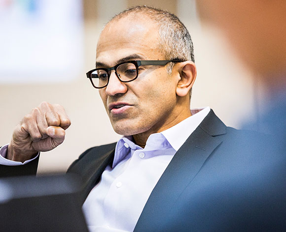 هكذا تحاول مايكروسوفت سحب حصص جوجل من سامسونج