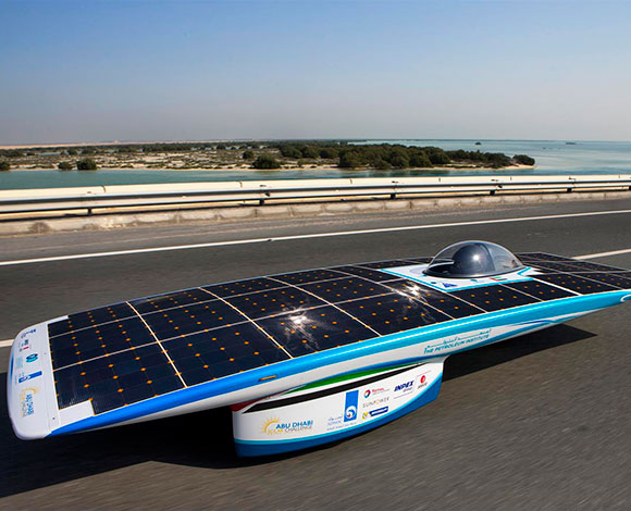 ترقب أول سيارة تعمل بالطاقة الشمسية في أبوظبي في ياس مول