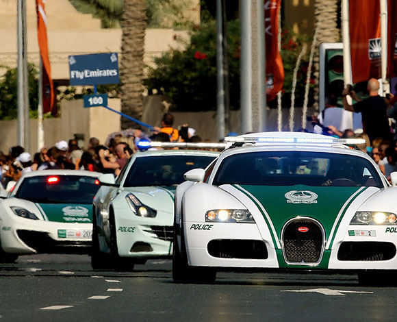 هل تستبدل دبي رجال الشرطة برجال آليين؟