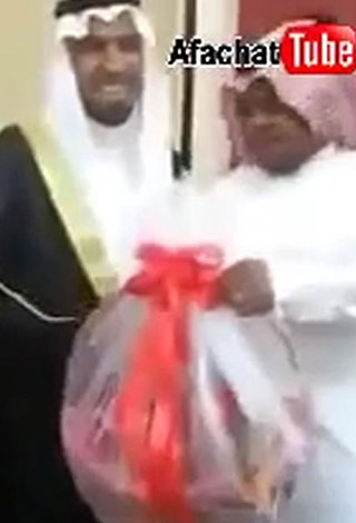 شاهد بالفيديو أغرب هدية زواج فى السعودية