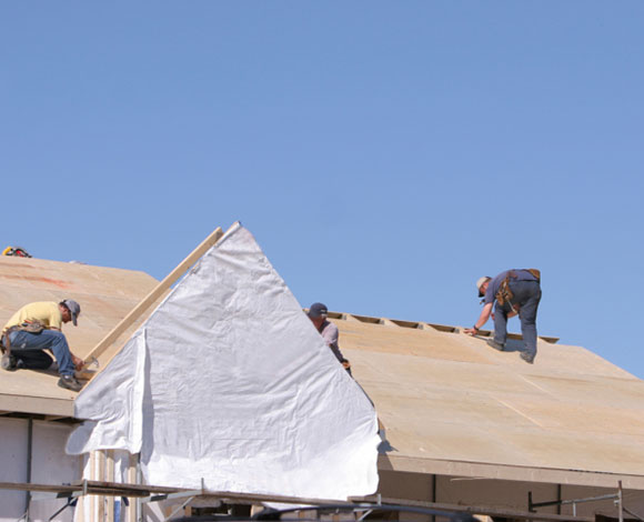 السعودية تمنع العمل تحت أشعة الشمس خلال فترة الصيف