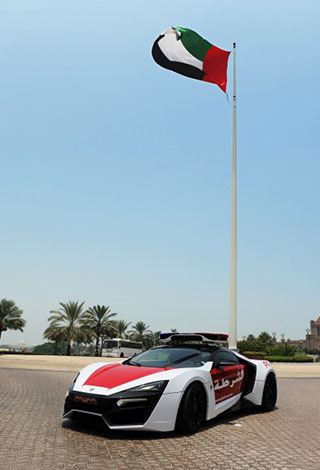 شرطة أبوظبي تضيف لأسطولها السيارة الخارقة التي ظهرت في فيلم " فيوريوس 7"